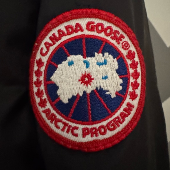 Canada Goose Men’s Lodge Parka. Black. Size XS - Picture 6 of 9